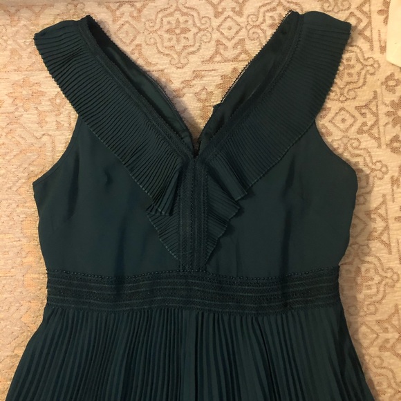 Beautiful deep emerald green dress by Dex - Picture 3 of 15